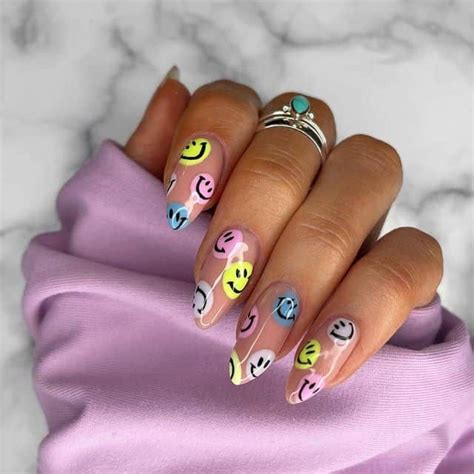 20+ Cute Smiley Face Nails To Try! - Prada & Pearls | Simple nails, Gel ...