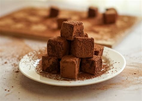 5 Easy Chocolate Dessert Recipes Anyone Can Make | Booky