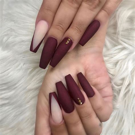 𝐵𝑜𝓃𝓁𝓊𝓍𝑒 • 𝑔𝑜𝑜𝒹 𝓁𝓊𝓍𝓊𝓇𝓎 𝓃𝒶𝒾𝓁𝓈 🇨🇦 on Instagram: “Matte burgundy” | Maroon nails, Matte nails design ...