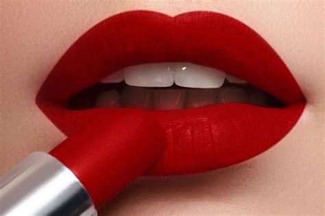 Lakme Código de colores de lápiz labial rojo | Matte lipstick brands, Best matte lipstick ...