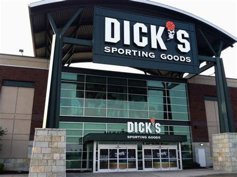 DICK'S Sporting Goods Store in Garden City, NY | 464