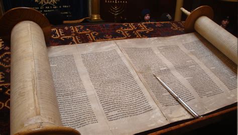 Worship Services: Blessings for Reading the Torah | Reform Judaism