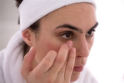 The Way You're Putting on Makeup Could Be Giving You Wrinkles | Eye ...