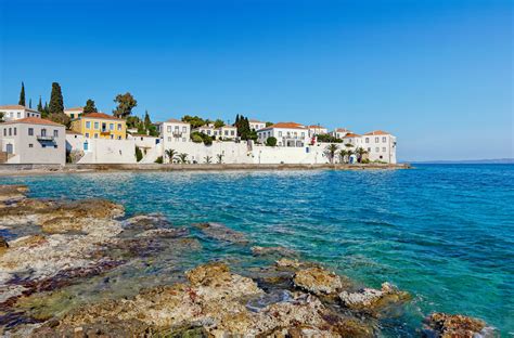 Spetses Greece: Travel Guide 2024 | Greeka