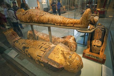 Egyptian mummies, British Museum, Bloomsbury, London (с) Robert Harding ...