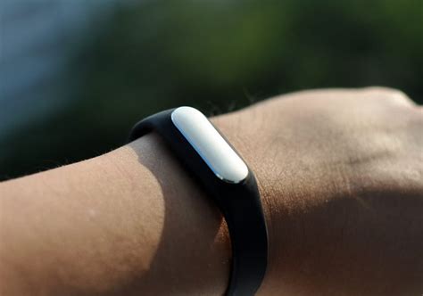 Xiaomi Mi Band review: Ultracheap fitness band gets the job done - CNET