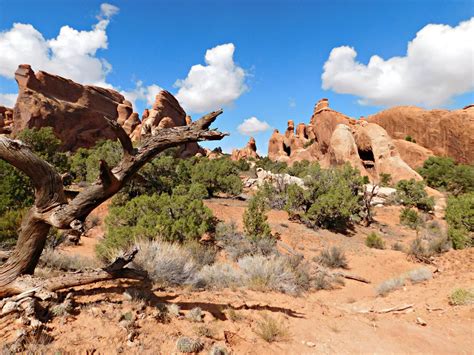 Hiking in Arches National Park - The World on my Necklace