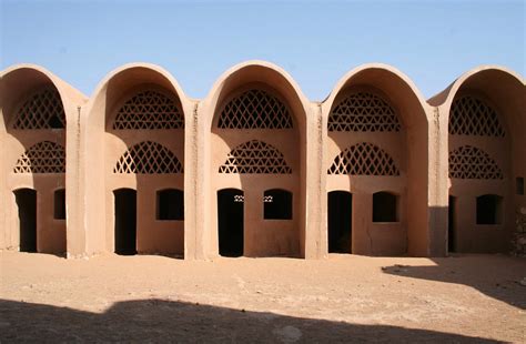 Hassan Fathy, Building in the Desert in New Baris - Senses Atlas