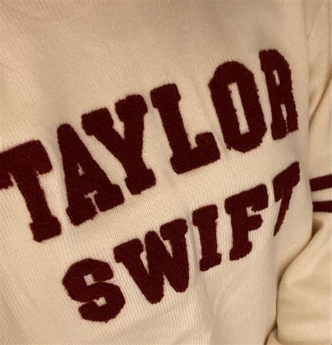 taylor swift knit sweater | Taylor swift red, Red taylor, Red aesthetic