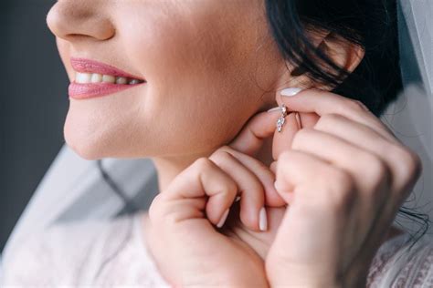 Introducing smart earrings, a future technology | Al Bawaba