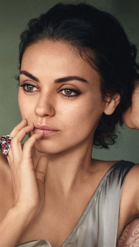 Mila Kunis | Mila kunis, Makeup looks, Hair beauty