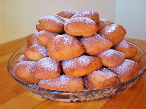 Free Images : dessert, bread, bun, pastries, powdered sugar, eating, donuts, baked goods, danish ...