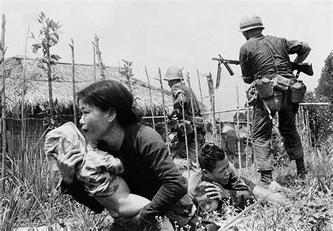 Vietnam War 1965 - Civilians | Vietnamiti cercando di proteg… | Flickr