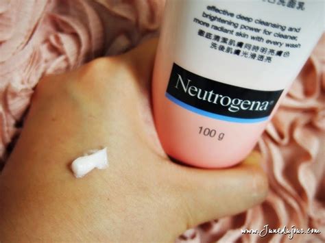 Review: Neutrogena Deep Clean Hydrating Cleanser and Brightening Foaming Cleanser | JuneduJour ...