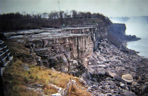 These Photos Show Niagara Falls Without Water, 1969 - Rare Historical Photos