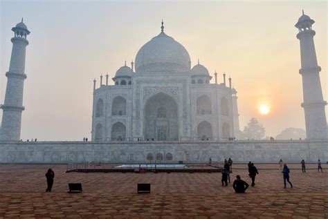 TAJ MAHAL AT SUNRISE - GayMenOnHoliday.com