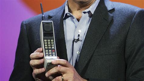 World's First Mobile Phone Was Made By Motorola in 1973, Priced $4000