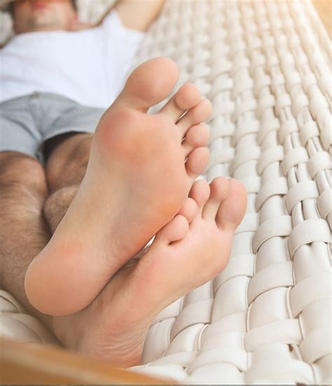 Smelly Feet (Bromhidrosis) Symptoms & Treatment – My FootDr