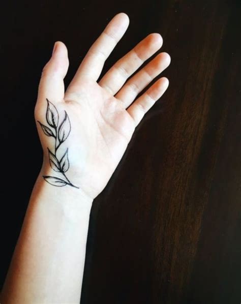 79 Simple Leaves Tattoo Design Ideas For Nature Lovers | Tattoo set ...