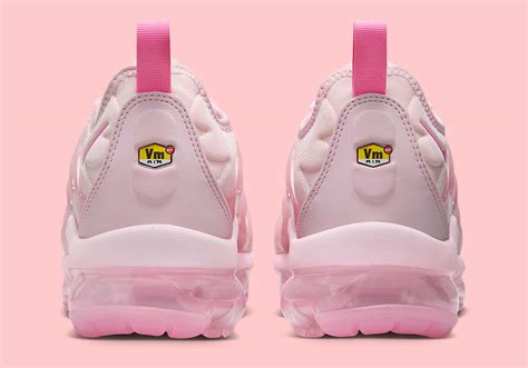 Nike's Vapormax Plus Gets A Barbie Pink-Update | Sneaker News