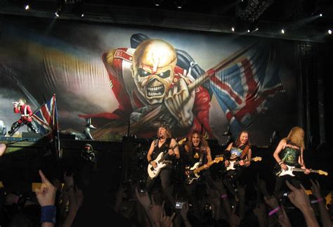 Ficheiro:Iron Maiden in the Palais Omnisports of Paris-Bercy (France).jpg – Wikipédia, a ...