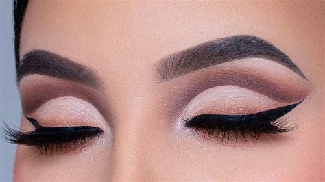 Modern Brown Cut Crease Tutorial with Black Winged Eyeliner | Black eyeliner makeup, Winged ...