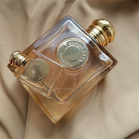 Goddess Burberry 香水 - 一款 2023年 新的 女用 香水