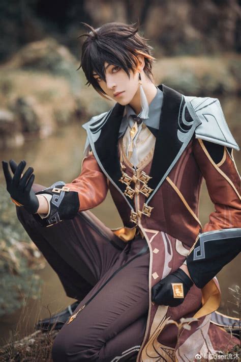 El cosplay de Zhongli, Arconte Geo de Genshin Impact, por el que vas a ...