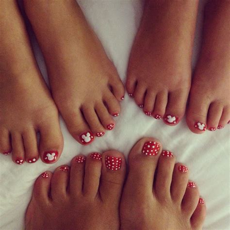 Minnie Mouse Toes - Disney | Disney nails, Disney toe nails, Mickey nails