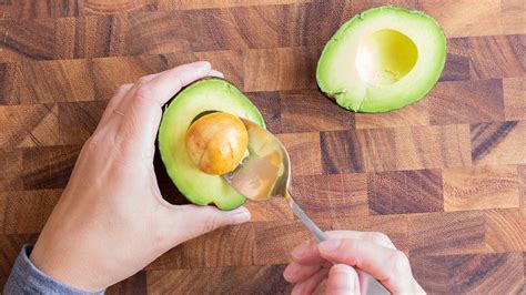 How To Eat An Avocado Pit - Recipes.net