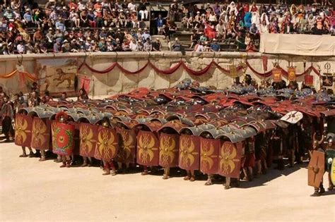 "Testudo" formation | Ancient warfare, Roman empire, Roman soldiers