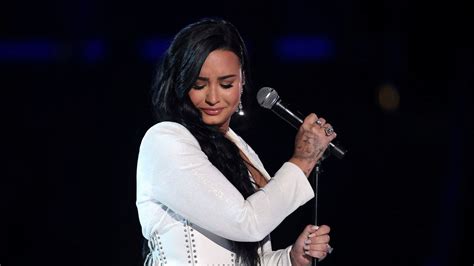 Dallas-raised Demi Lovato gives tearful Grammy comeback performance