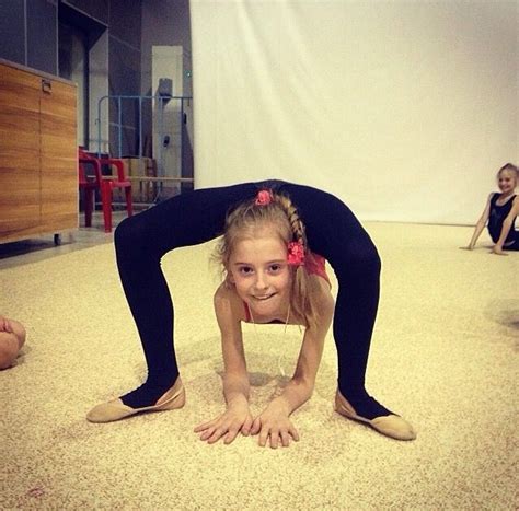 Russian gymnast's awesome back flexibility. Back Flexibility, Body Mechanics, Flexible Girls ...