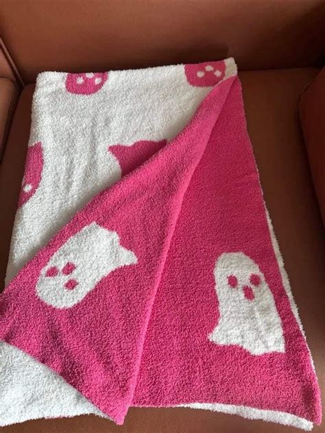 Viral Pink Ghost Blanket – Style Babes