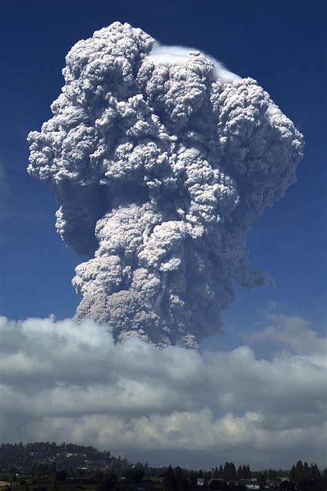 Mount Sinabung volcano eruption: Indonesia volcano spews huge ash ...