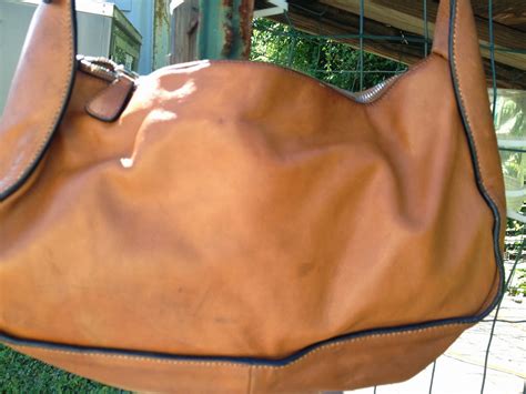 How to Dye a Leather Purse with Spray Paint Color