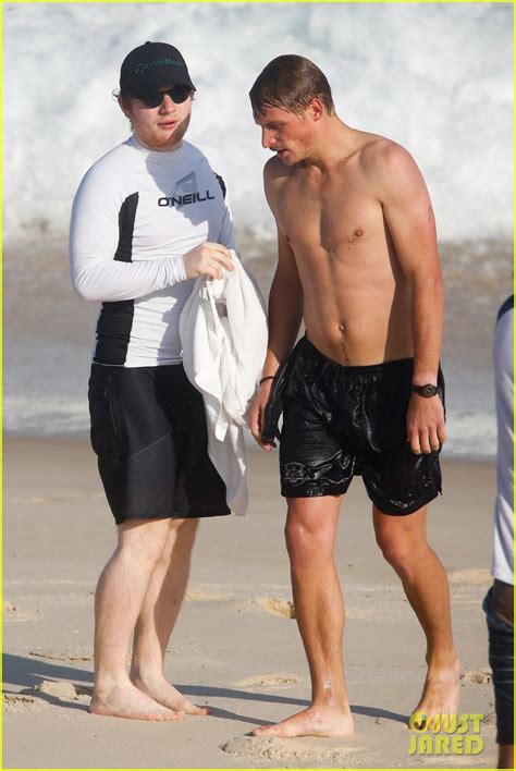 Ed Sheeran Hangs Out with Friends at the Beach in Rio!: Photo 3906212 ...