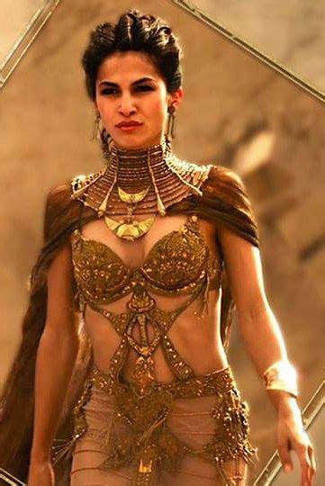 Elodie Yung como Hathor en Dioses de Egipto (2016) Elodie Yung, Movie Costumes, Cosplay Costumes ...