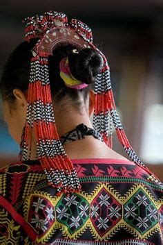 T'boli woman headdress made of wooden comb and glass beads Filipino ...