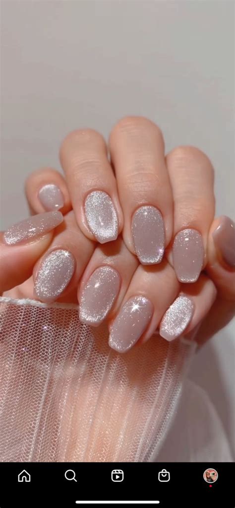 white cat eye glitter nail inspo ig @n.zzu | Bridesmaids nails, Cat eye nails, Velvet nails