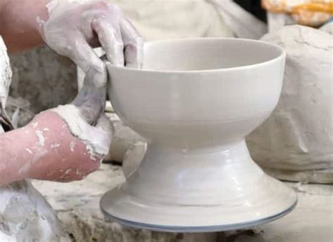 Types of Clay for Pottery – The 5 Main Types of Ceramic Clay (2022)