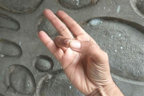 Prithvi Mudra | Self Confidence and Sense of Grounding Gesture