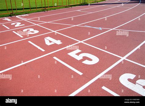 running track - numbers, start Stock Photo - Alamy