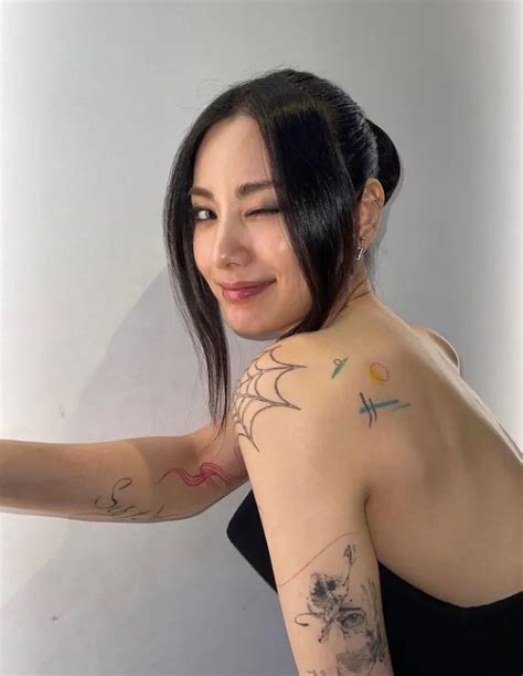 Nana shows off her full-body tattoos even on her back - KBIZoom