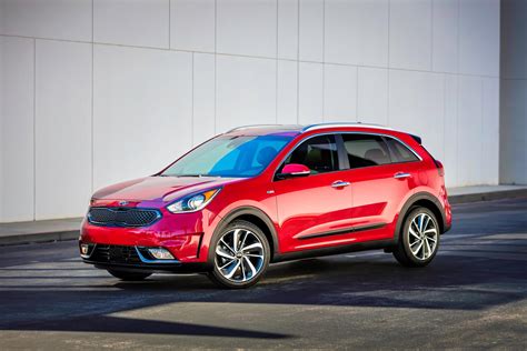 2017 Kia Niro Hybrid Unveiled with 1.6L Engine and 50 MPG Combined ...