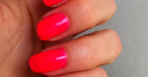 The Science of Beauty: Gelicious Hybrid Gel Nail Colour swatch: Watermelon Gelato