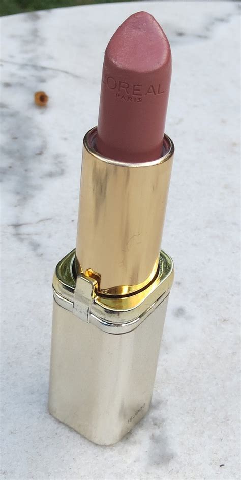 Beautiful Living: L'Oreal Color Riche Lipstick review #235 Nude