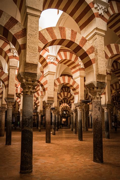 A large room with columns and arches in it photo – Free Mezquita ...