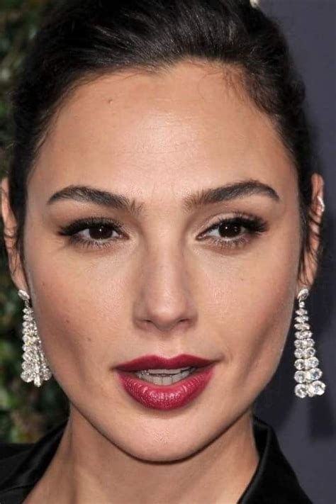 Pin de Cinara Giovanella Manara em Gal Gadot | Mulher maravilha filme ...