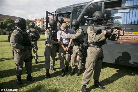 Dtails emerge of the final moments of Bali firing squad victims | Daily Mail Online